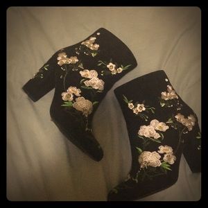 Forever 21 floral embroidered booties. Size 7.